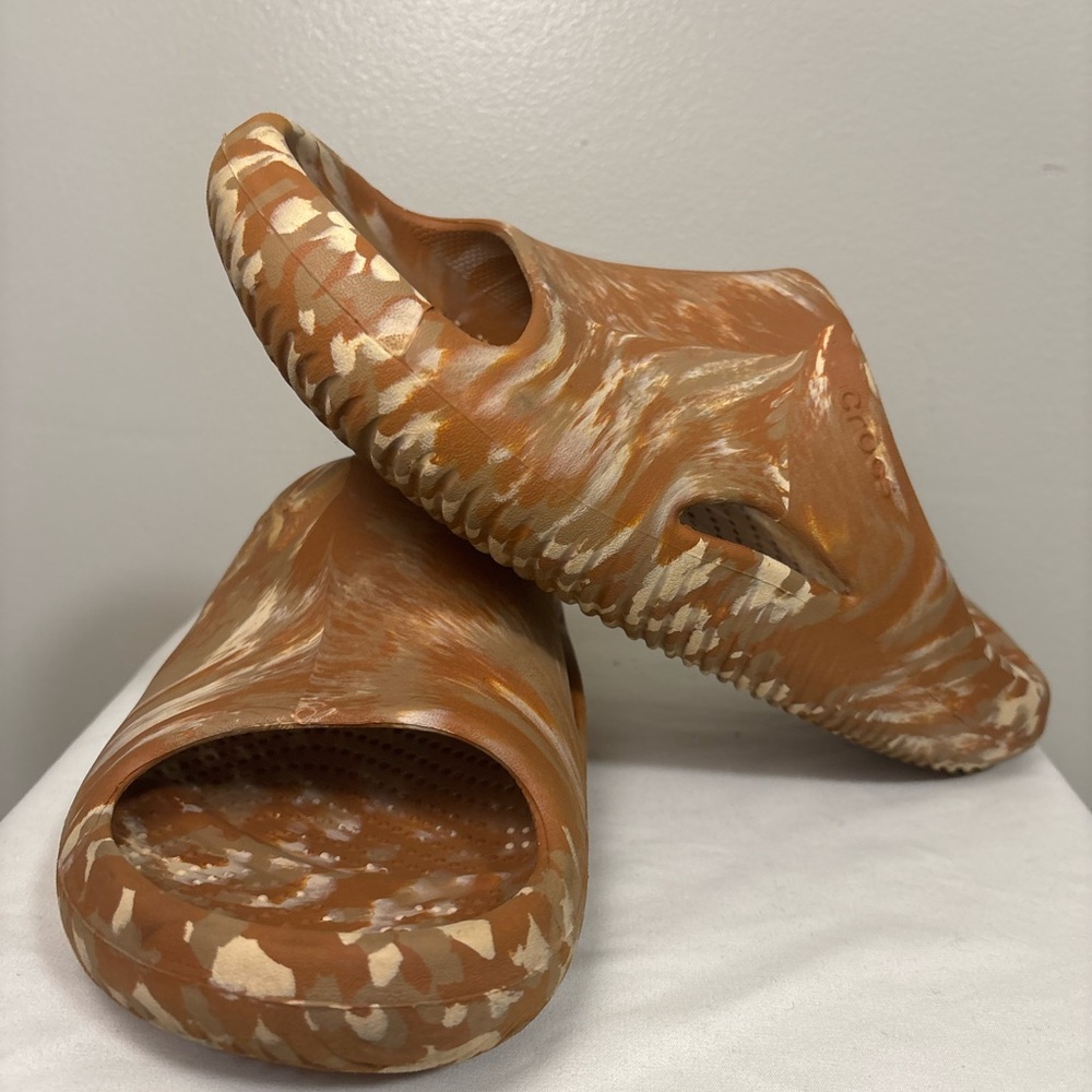 Marbled Tan & Cream Slip-On Foam Crocs
